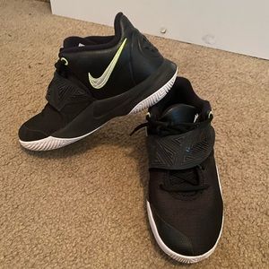 Nike kyrie basketball shoes